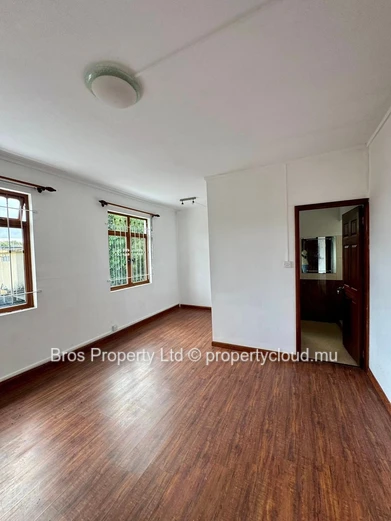 Rs 75,000/Month | Spacious Commercial Office for Rent in Curepipe