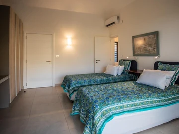 5 Bedroom Villa