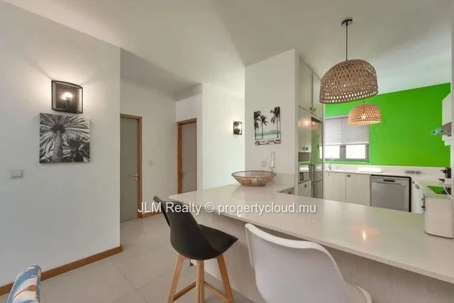 À vendre : Triplex de 3 chambres avec piscine commune à Pereybere, Île Maurice