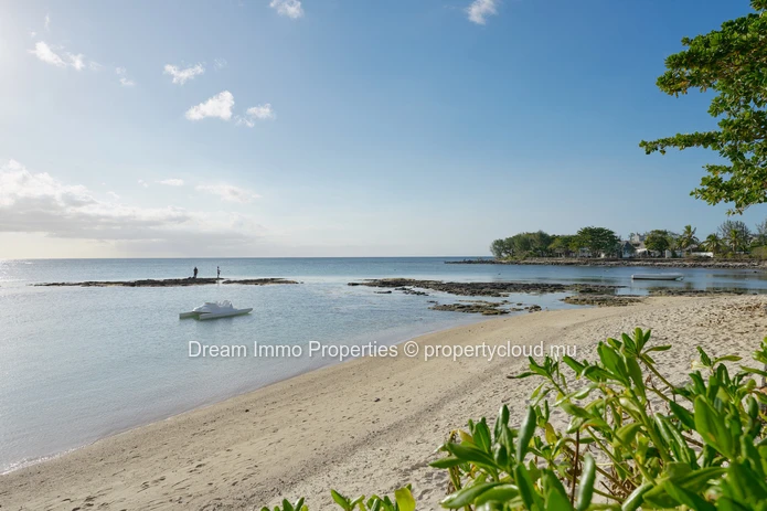 Sublime 3 Bedroom Beachfront Penthouse In Pereybere - Mauritius