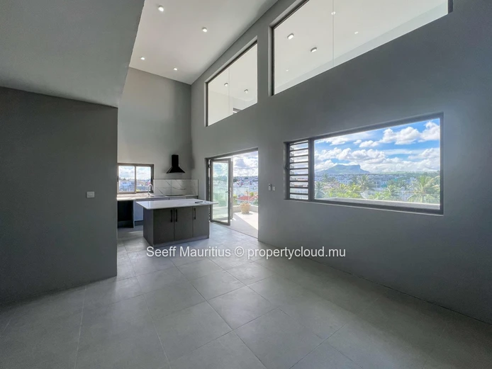 Élégant Penthouse Duplex – Flic en Flac | Vue Montagne | Piscine Privée