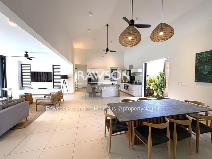 4 Bedroom Villa | Garden And Pool | Pds | Pereybere | Accessible To Foreigners | Usd