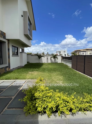 Luxurious Villa for Sale in Jardin d’Anna – Premium Living in Flic en Flac 