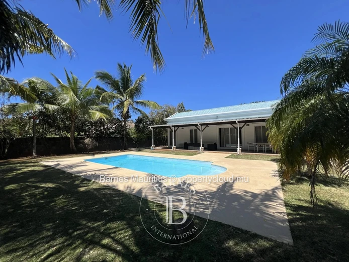 ROCHES NOIRES – Bright Villa in a Secure Estate, Close to Azuri