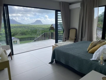 5 Bedroom Villa