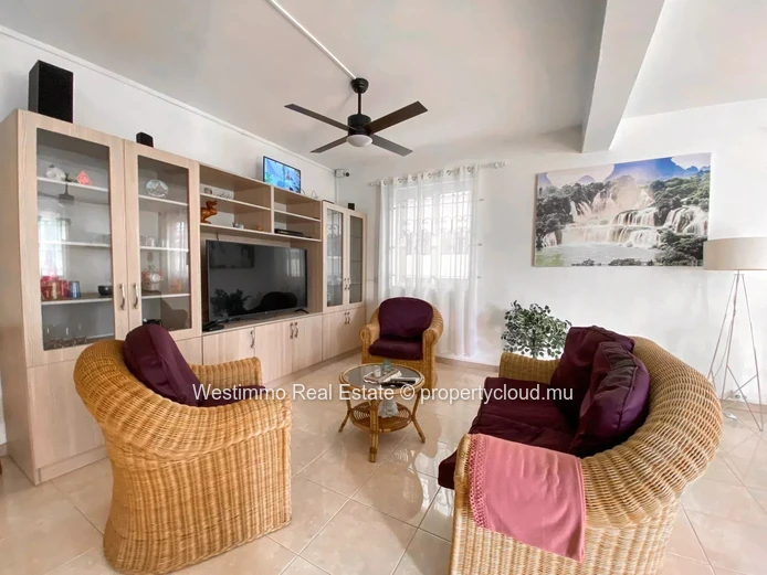 PEREYBERE - Seasonal rental 3-bedroom apartment on the ground floor of a villa