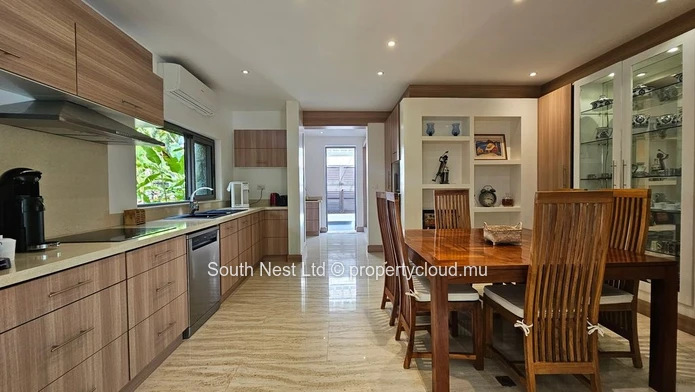Villa of 8 bedroom at prestigious Golf Estate 
