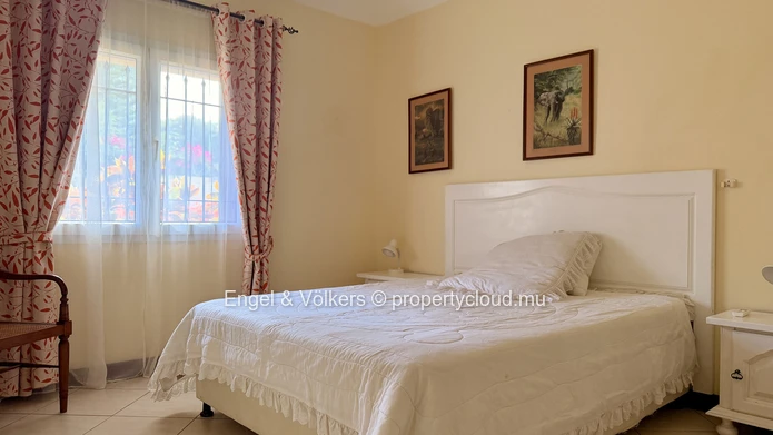 Charming Single-Storey Villa with Private Pool and Tropical Garden
