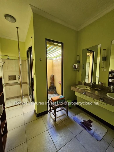 Villa Rénovée de 4 Chambres sur Terrain de Golf – Tamarina, Côte Ouest