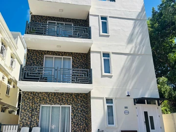 6 Bedroom Apartment