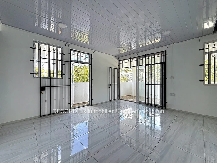 À Louer – Immeuble commercial de 4 Lots à Grand Baie