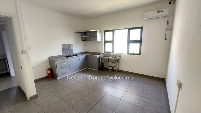 Commercial space for rent in Mon Choisy – Prime location near the golf course
