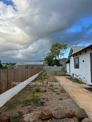 Villa for sale in Tamarin.
