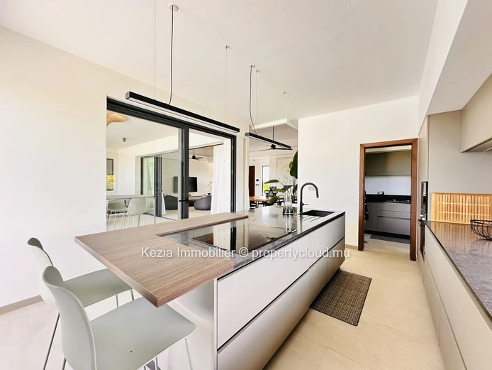 Contemporary Villa In A Gated Community On The Golf Course