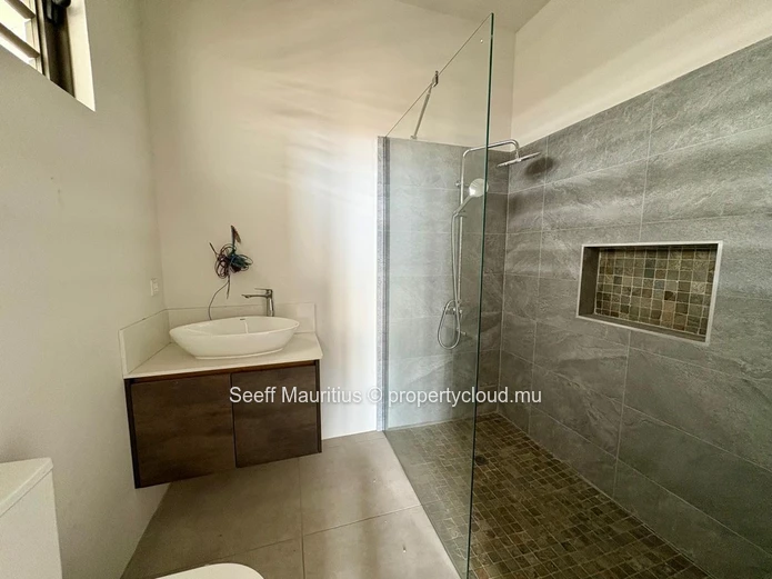 Penthouse Neuf avec Piscine et Vues Imprenables