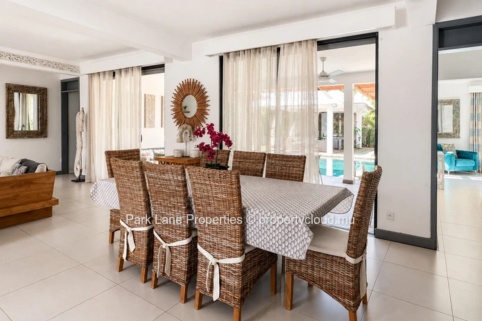 Charming Single-Storey 4-Bedroom Villa with Pool and Garden