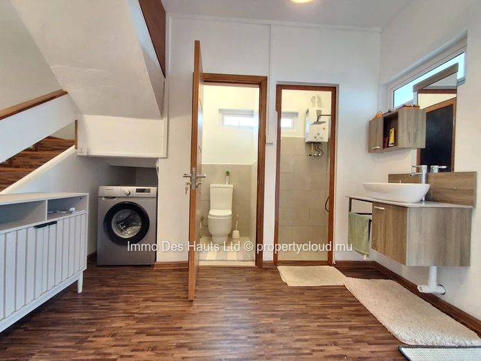 Maison de trois chambres meublé en location long terme vacoas 
