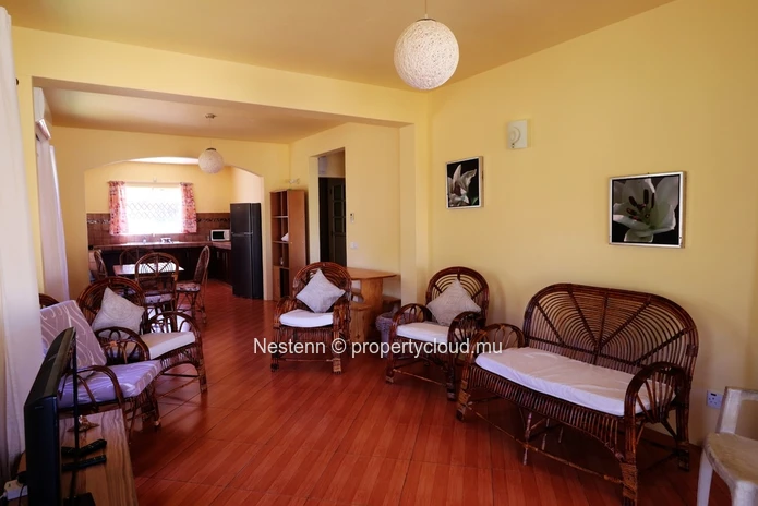 2-bedroom house with spacious garden and outdoor kitchen
