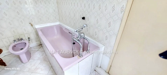 Maison Spacieuse à Beau Bassin : Confort et Commodités Assurés