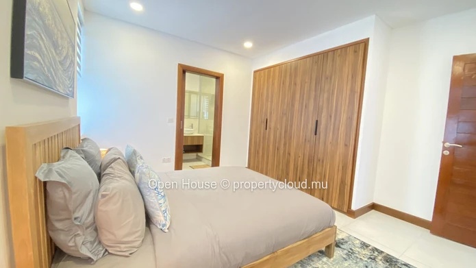 A VENDRE Appartement meublé - 3 chambres en suite - Piscine commune -  salle de gym - parking  en sous-sol privé . Id...
