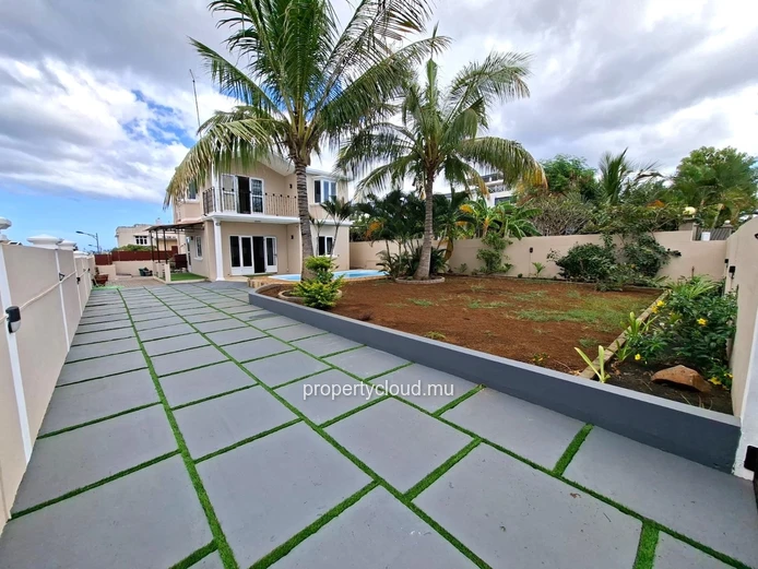 Flic-en-Flac – Charming 4-bedroom house with swimming pool in a residential area