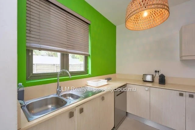 À vendre : Triplex de 3 chambres avec piscine commune à Pereybere, Île Maurice