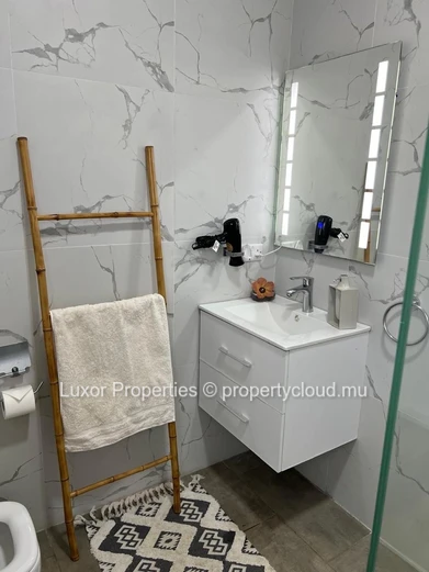 À Louer | Spacieux Appartement Sécurisé De 3 Chambres À Albion