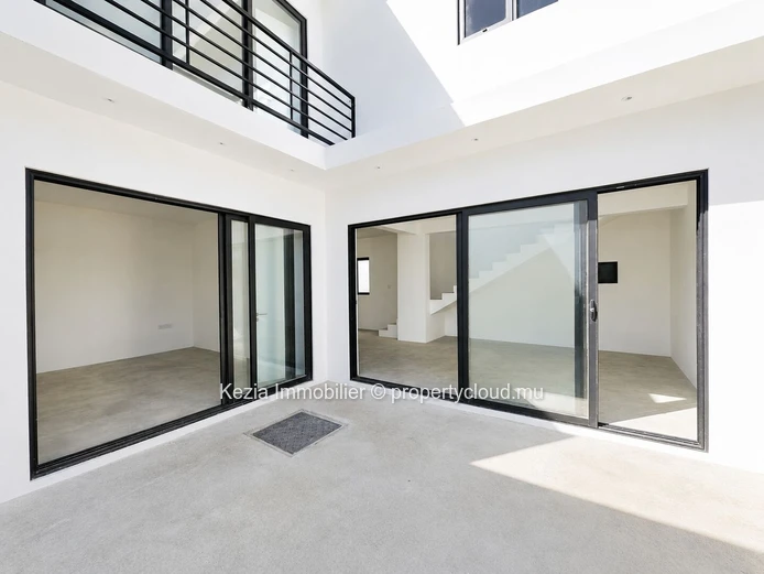 New Contemporary Villa With Swimming Pool