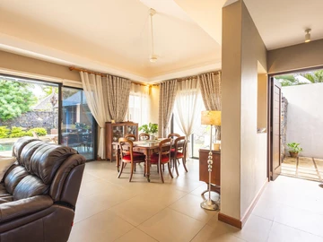 Private 4 Bed Villa just minutes from Bain Boeuf Beach