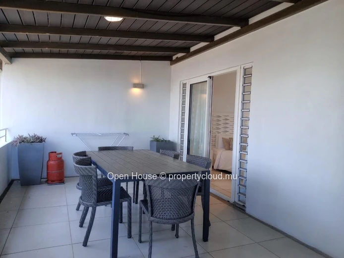 Superb beachfront Penthouse for sale in Pointe aux Biches, 3 bedrooms, communal pool, price Rs 28M. Don't miss out!