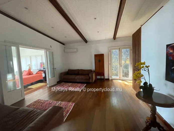 Beachfront Living - Panoramic Lagoon Views - Premium Features