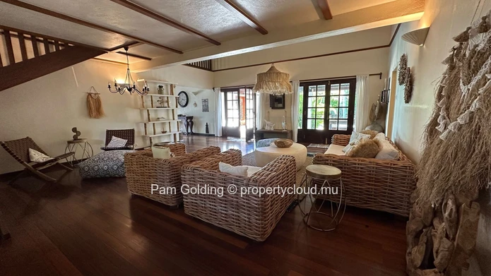 Spacious 300 m² Family Villa for Rent – Petit Village