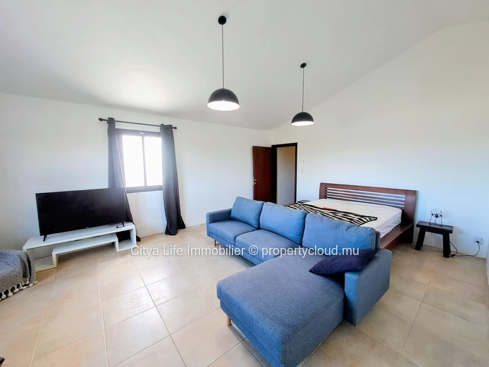 Maison meublée 4 chambres avec piscine à louer à Péreybère