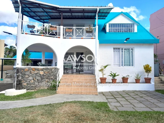 Villa Tropicale De 5 Chambres Avec Studio Indépendant Près De La Plage