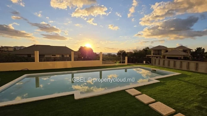 New villa for rent flic en flac jardin danna phase 1 with seaview