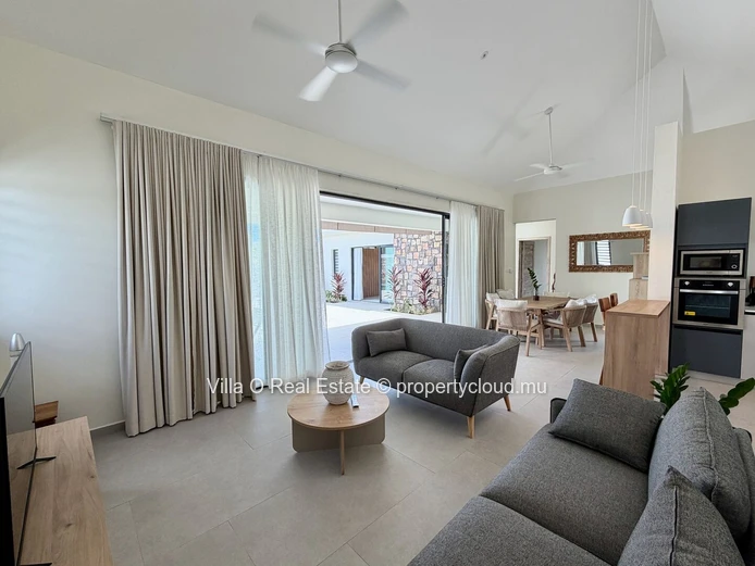 Unique opportunity to acquire a lovely 4-bedroom en-suite house in a secure residence in Grand Baie. Rs. 12 million s...