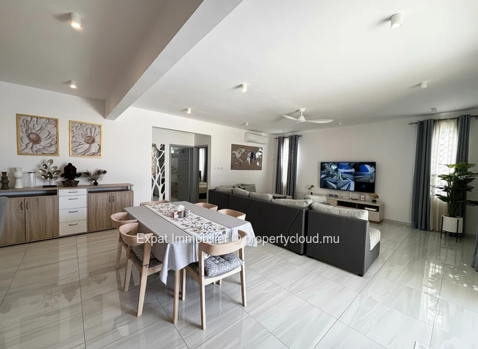 SINGLE-LEVEL VILLA WITH 3 BEDROOMS, SWIMMING POOL AND TROPICAL VERANDA – Grand Baie