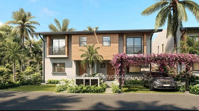 Pretty 3 bedroom semi-detached villa with terrace opening onto garden