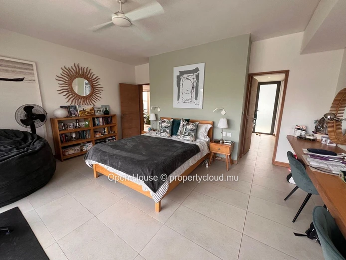 Villa de 485m2 au coeur du domaine de Mon Choisy, Golf, piscine, salle de sport, centre équestre, accès à la plage. 4...