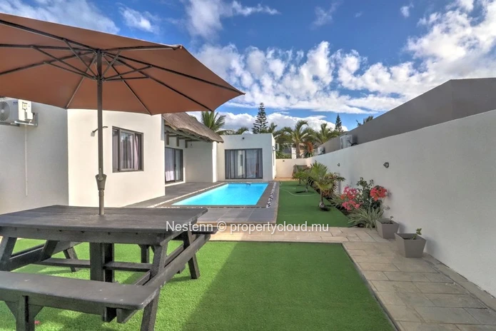 Villa moderne de plain-pied avec 3 chambres à proximité des commodités.