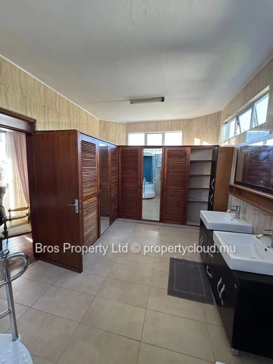 Villa 4 chambres à louer - Floreal, Curepipe | 110 000 roupies par mois | Terrain de 50 perches | 6 000 pieds carrés
