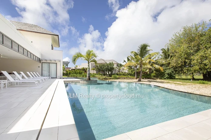 Luxurious 7-Bedroom Villa with Panoramic Golf and Mountain Views on the East Coast of Mauritius