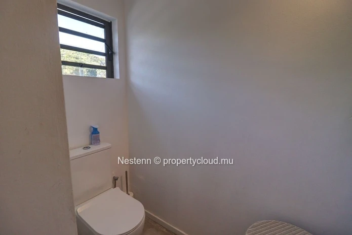  Maison pieds dans l'eau semi-meublée 3 chambres – Vivre au bord de l'océan en long terme