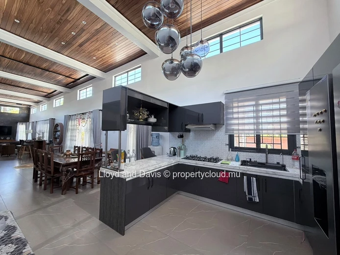 Spacious 4-Bedroom House with Veranda in a Lush Green Setting in Deux-Bras