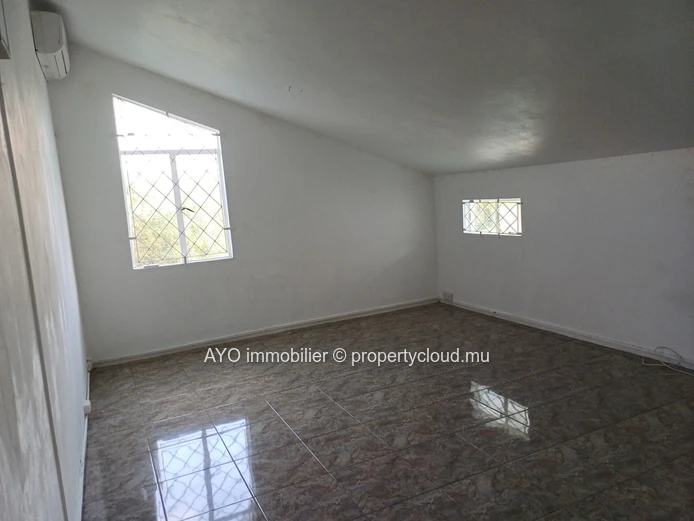 Maison non meublée de 4 chambres avec piscine à Pereybere
