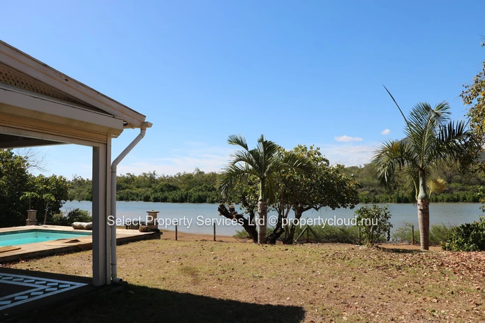 Appartement Pied dans L'Eau (R+2) à Vendre à l'Ilot Fortier à Rs