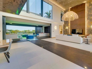 5 Bedroom Villa