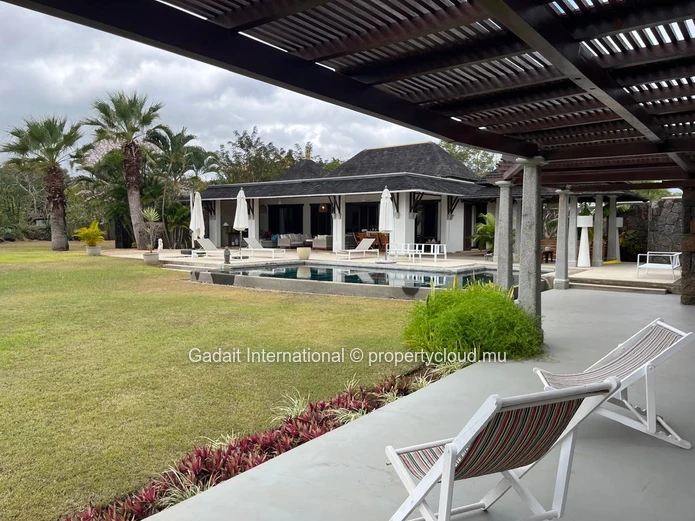 For Sale an Exceptional Villa at Tamarina Golf Resort in the West of Mauritius – Elegance and Tropical Art of Living