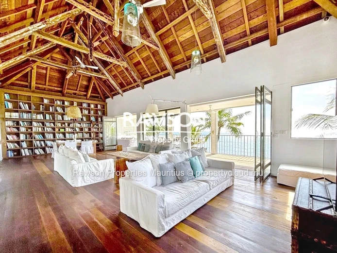 Amazing Beachfront Villa – Mauritian Citizens