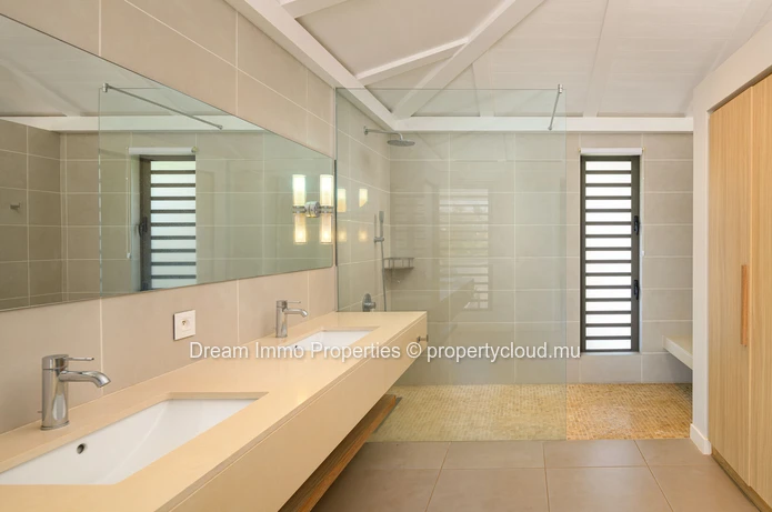 Stunning Beachfront Villa In A Golf Resort In Azuri Village - Mauritius